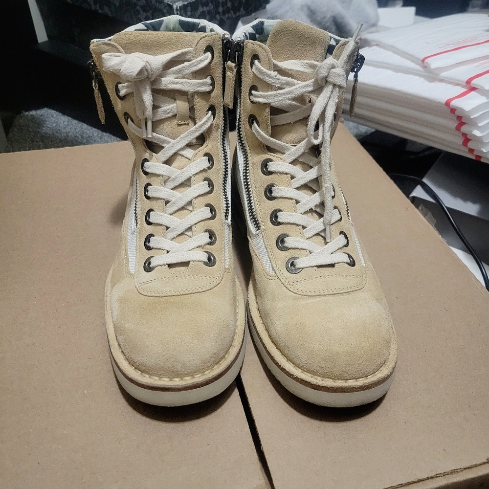 Chanel tan suede winter boots 38
